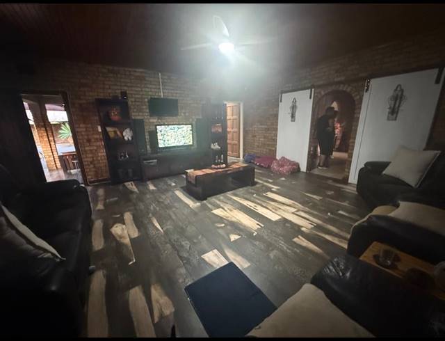 3 BEDROOM HOUSE FOR SALE IN FLORA GARDENS